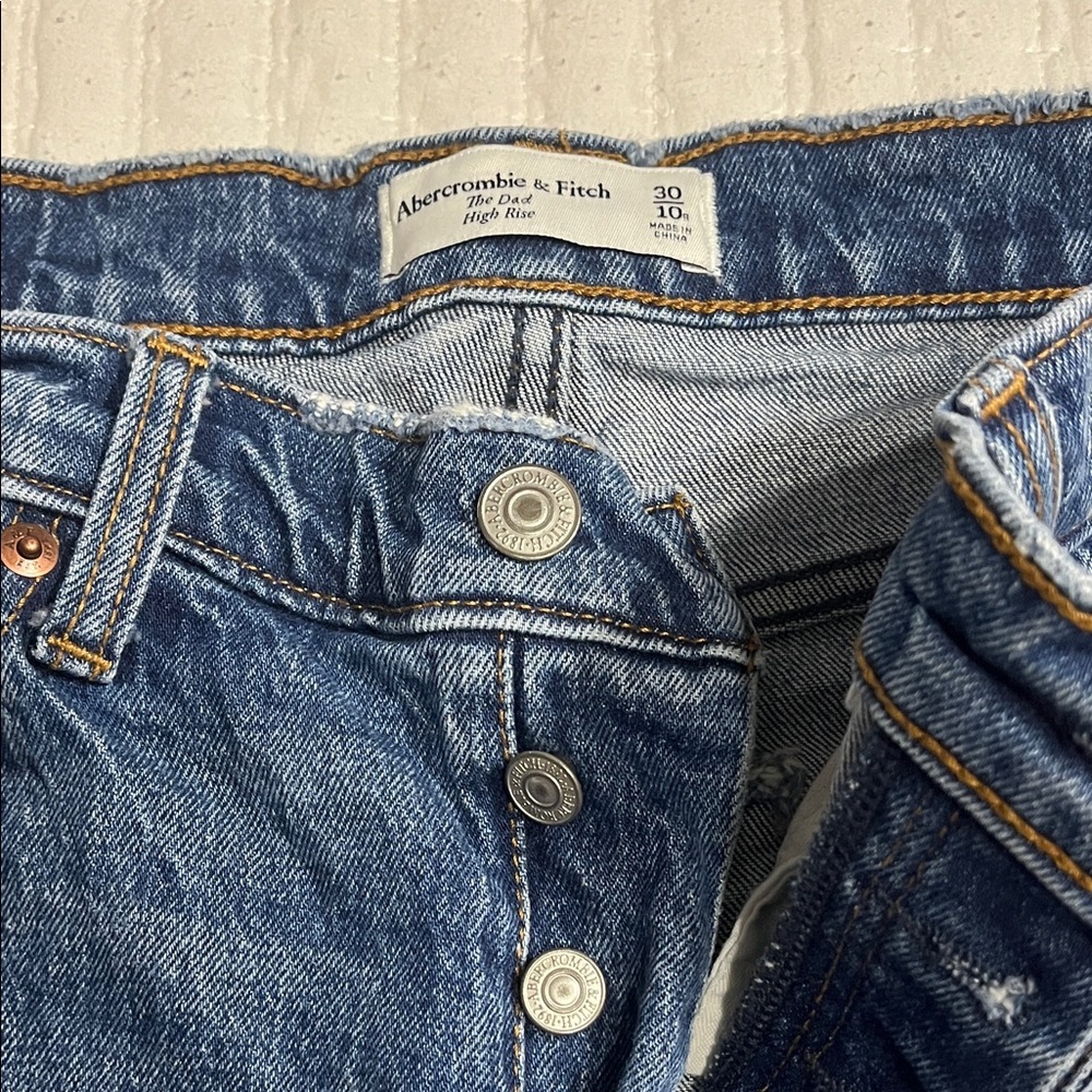 Abercrombie & Fitch Relaxed Fit Blue Jeans - Picture 2 of 3